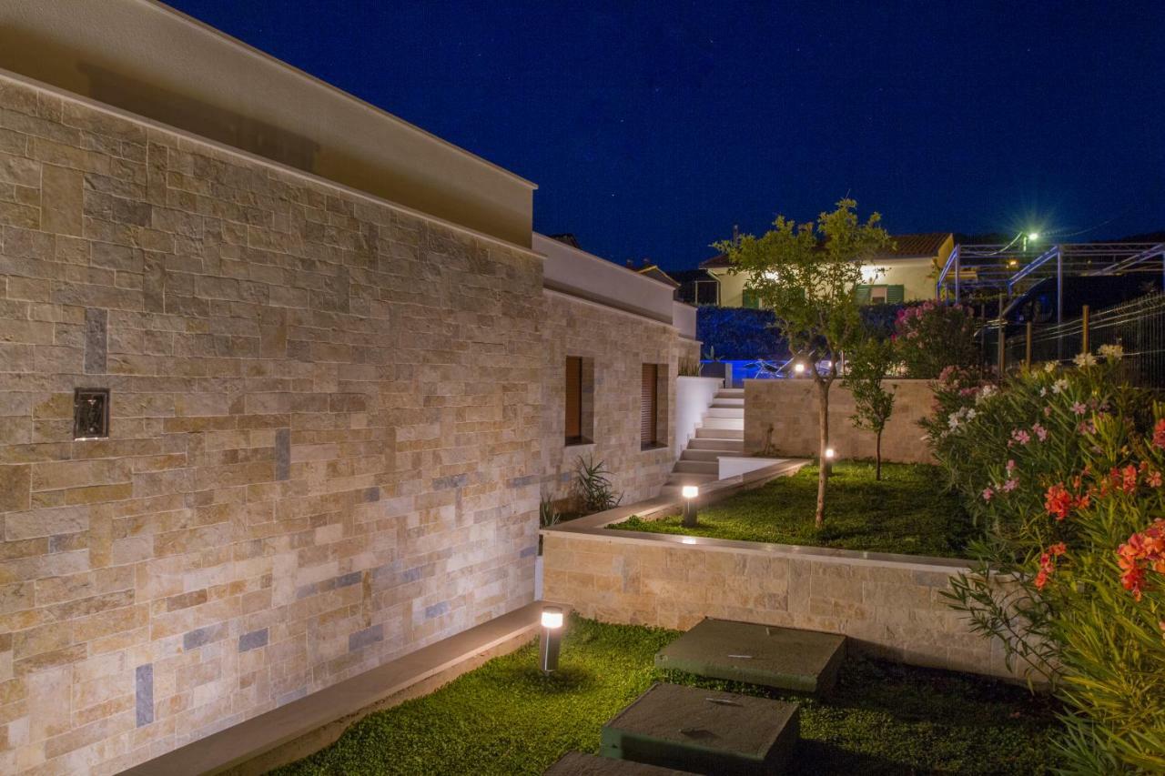 Luxury Poolside Villa スラティネ エクステリア 写真