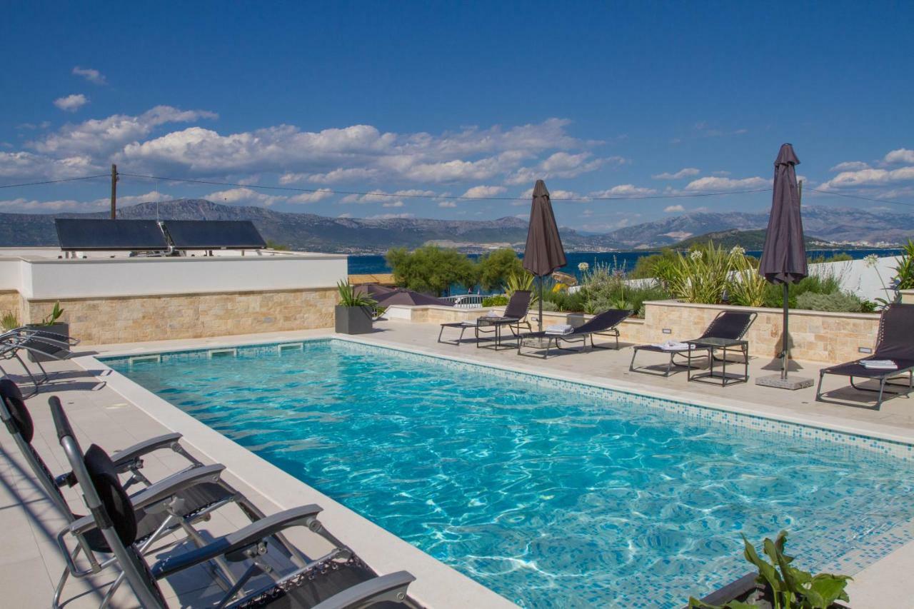 Luxury Poolside Villa スラティネ エクステリア 写真