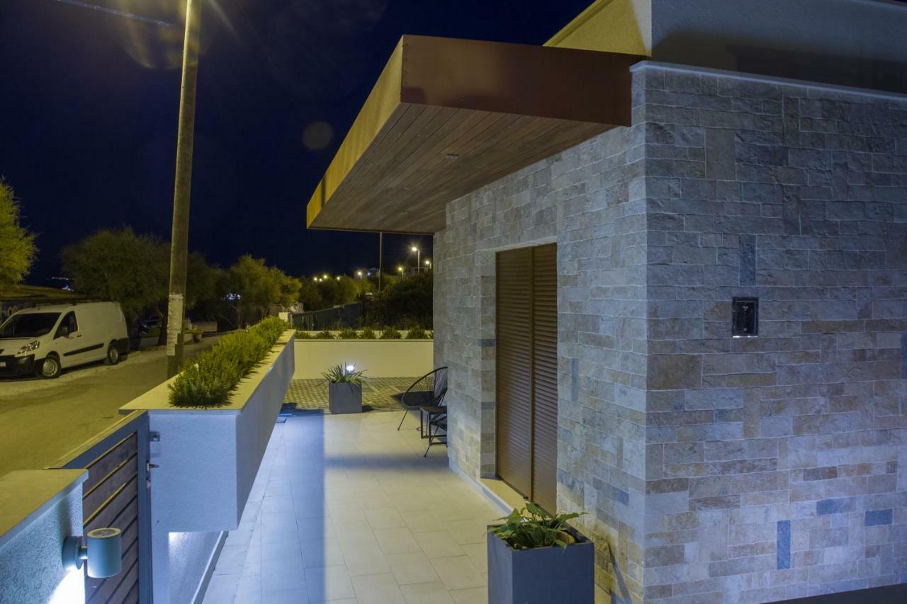 Luxury Poolside Villa スラティネ エクステリア 写真
