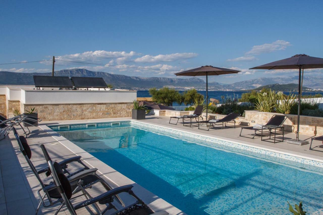 Luxury Poolside Villa スラティネ エクステリア 写真