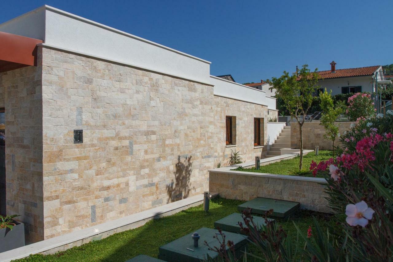 Luxury Poolside Villa スラティネ エクステリア 写真