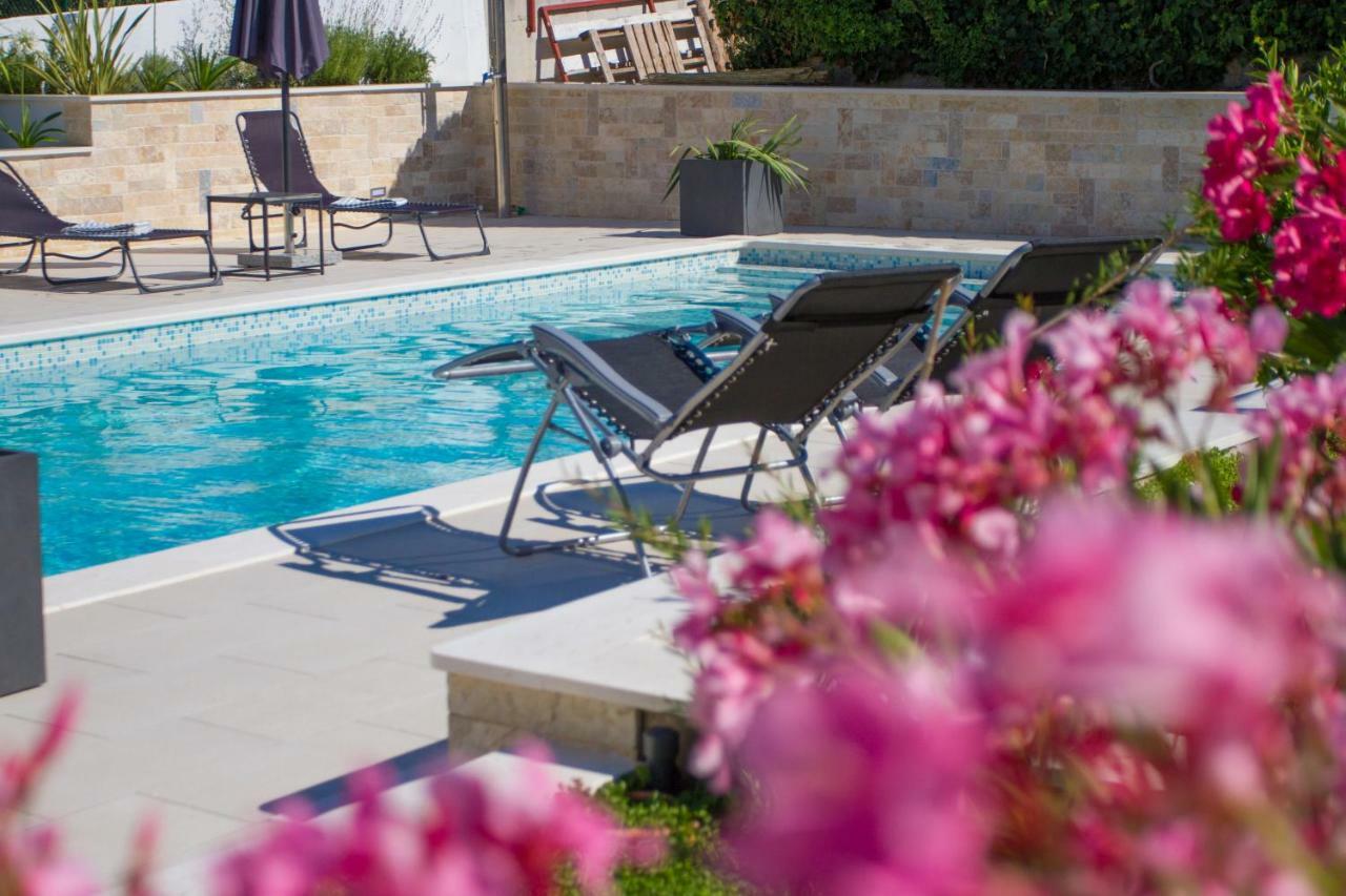 Luxury Poolside Villa スラティネ エクステリア 写真