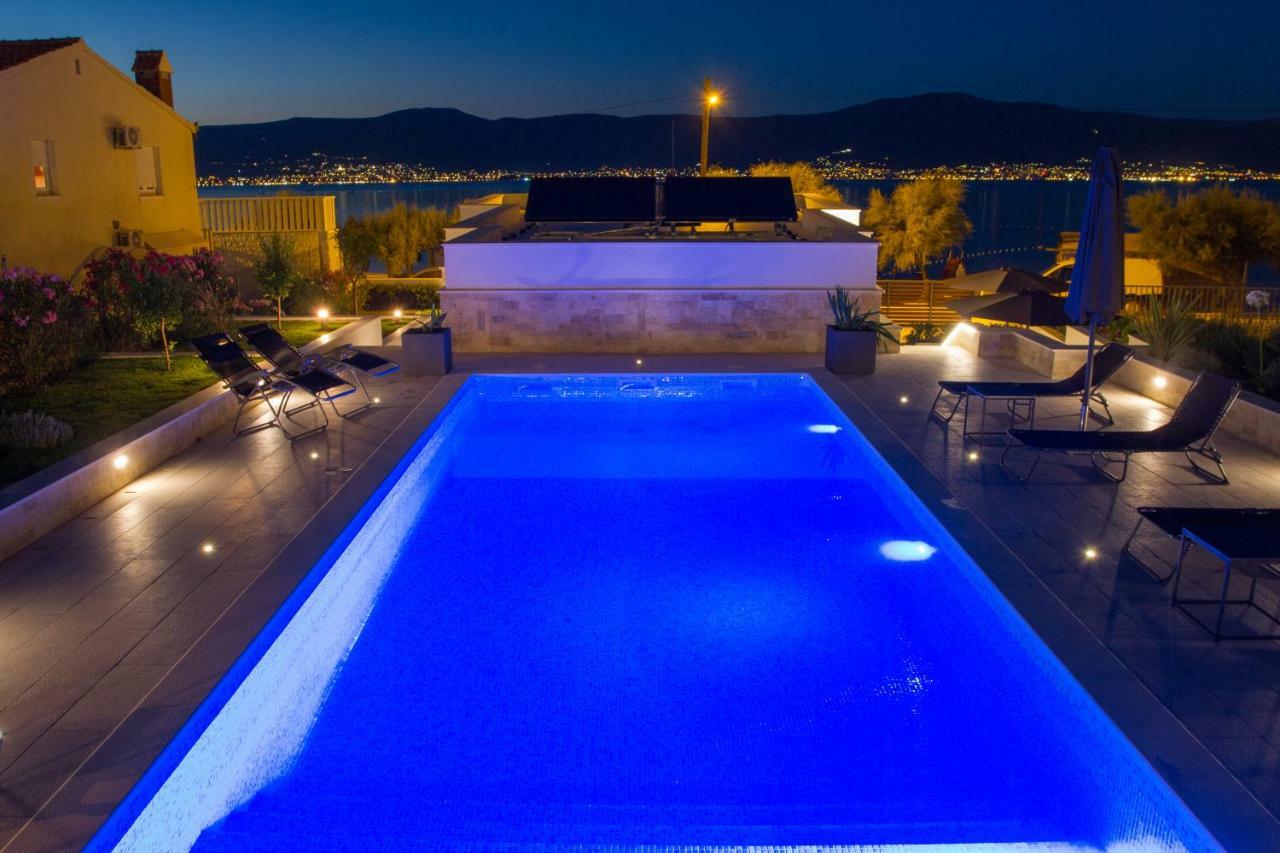 Luxury Poolside Villa スラティネ エクステリア 写真