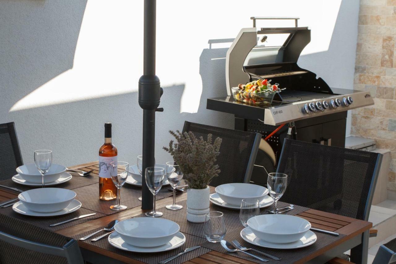 Luxury Poolside Villa スラティネ エクステリア 写真
