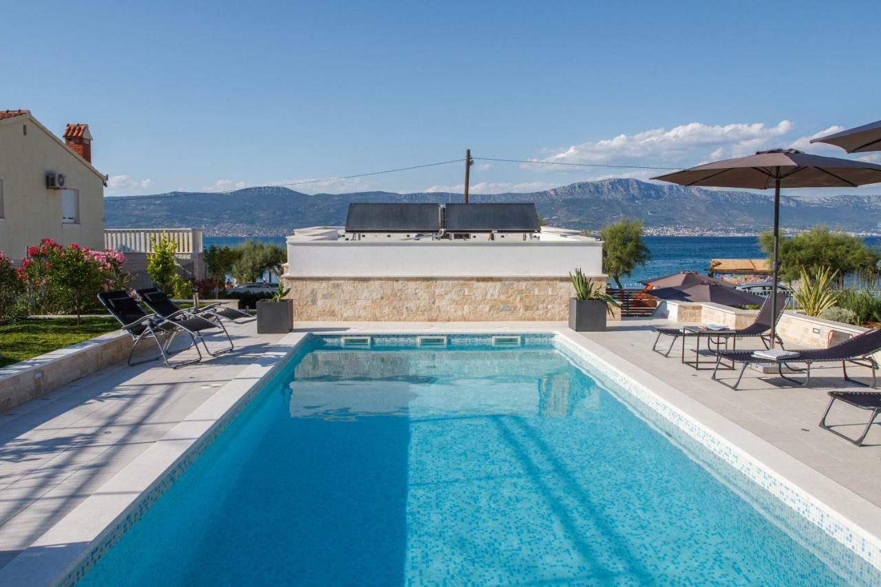 Luxury Poolside Villa スラティネ エクステリア 写真