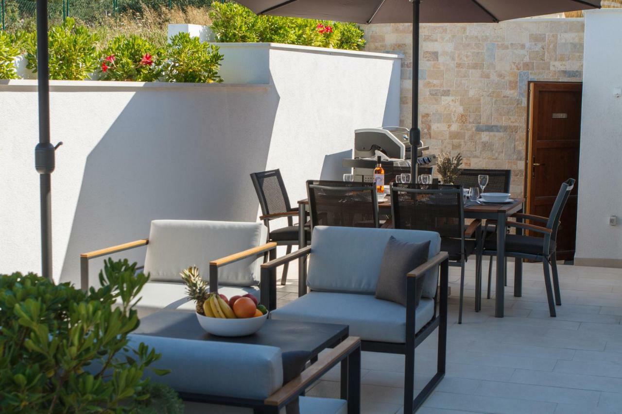 Luxury Poolside Villa スラティネ エクステリア 写真